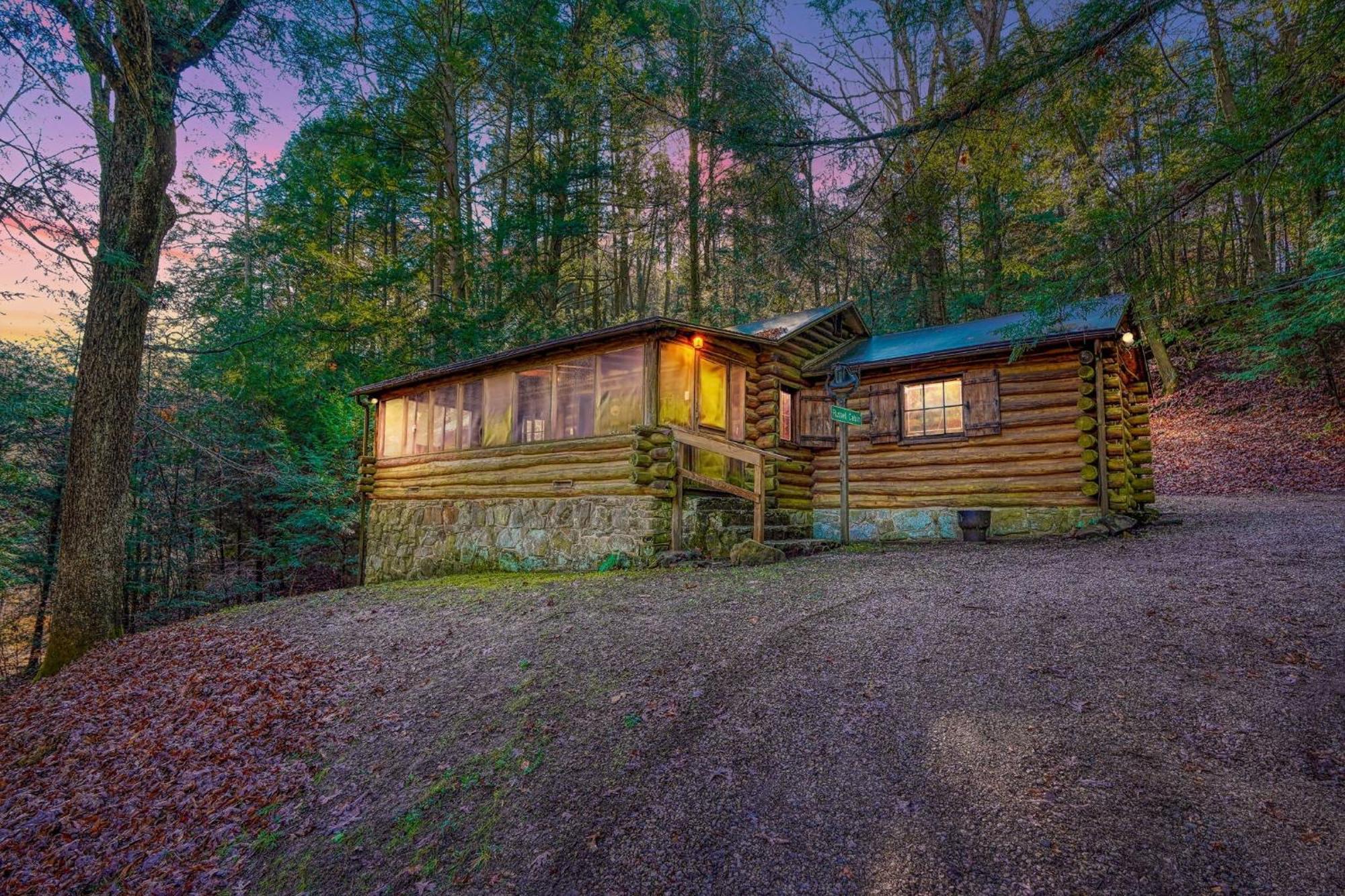 Russell Cabin ローガン エクステリア 写真