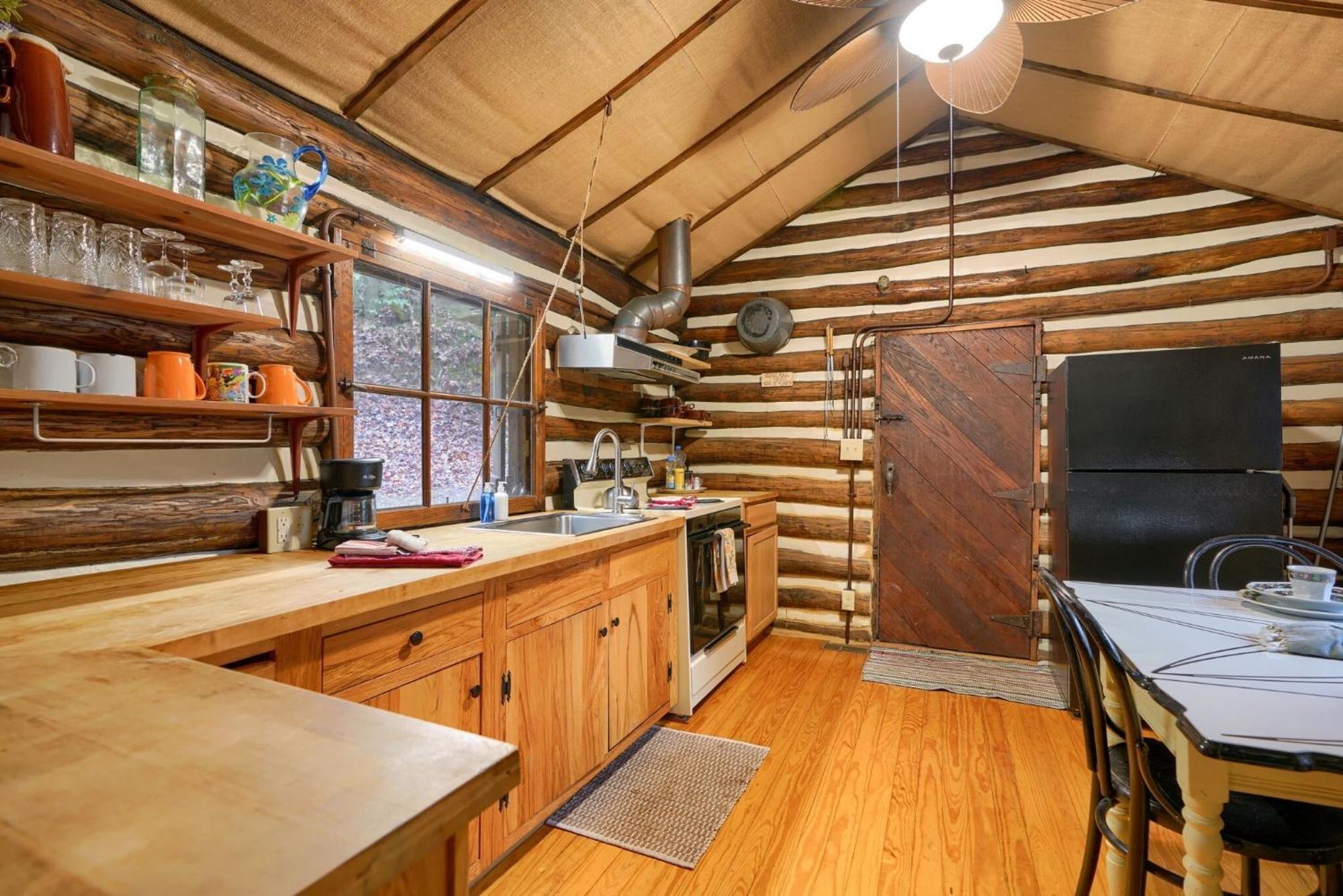 Russell Cabin ローガン エクステリア 写真