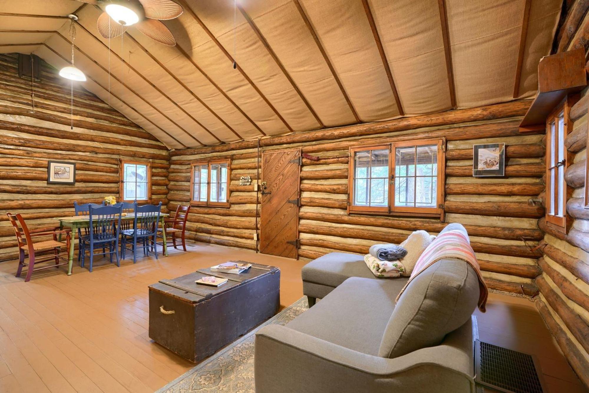 Russell Cabin ローガン エクステリア 写真