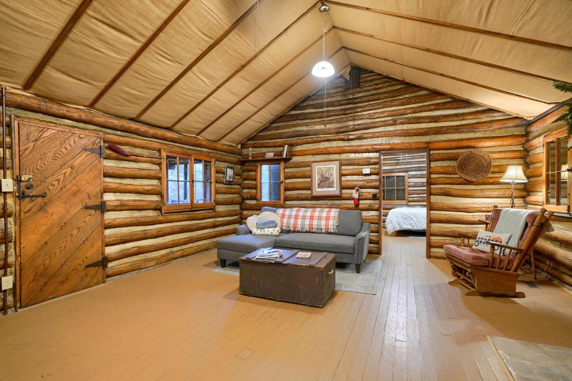 Russell Cabin ローガン エクステリア 写真